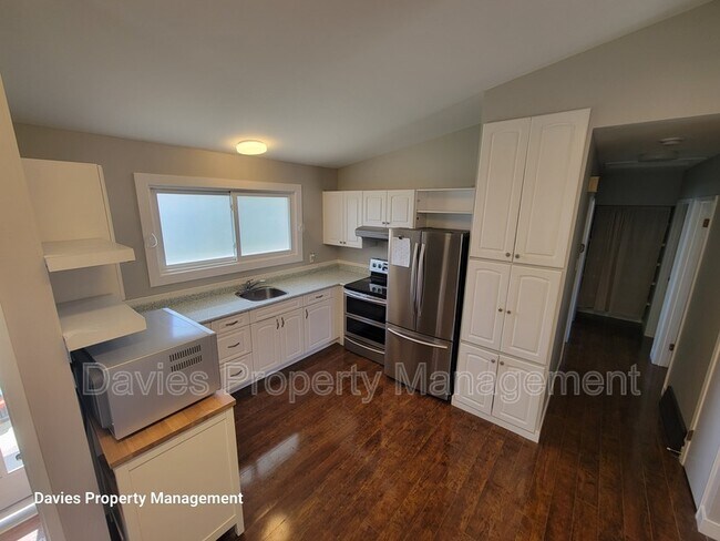 Photo du bâtiment - 16415-16487 87 Ave NW