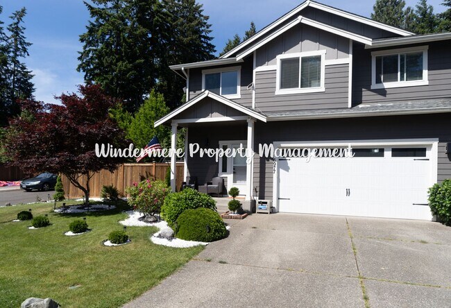 Foto del edificio - Stunning three bedroom in CK school district with fully fenced yard, corner lot, AC and more!