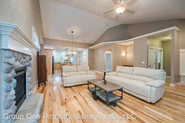 Building Photo - 3 br, 2 bath House - 4667 W. Hidden Spring...