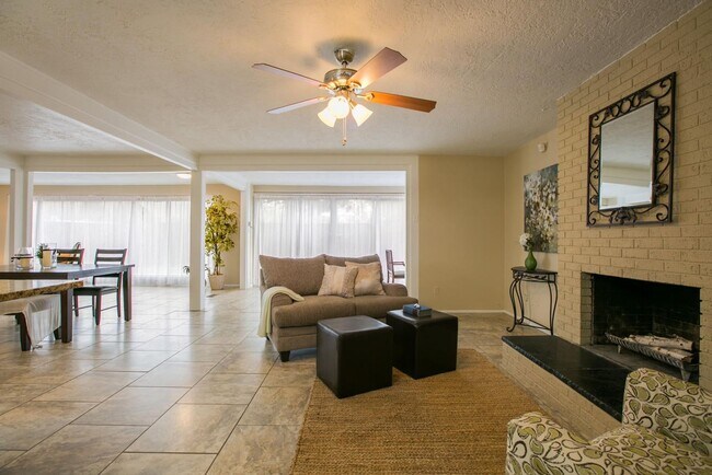 Foto del edificio - Unfurnished $2000 or Furnished $2500 3/2 home