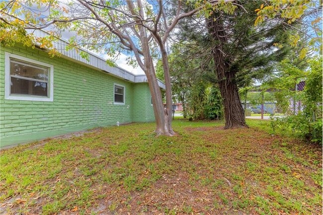 Building Photo - 1745 NW 29th Ln