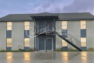 Building Photo - 1501 Benttree Dr