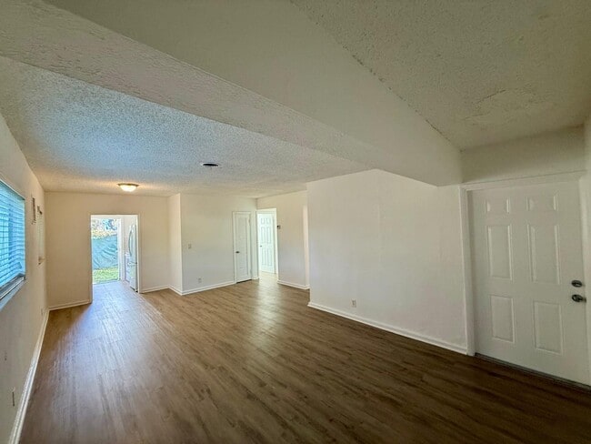 Foto del edificio - 3221 NE 7th Ave