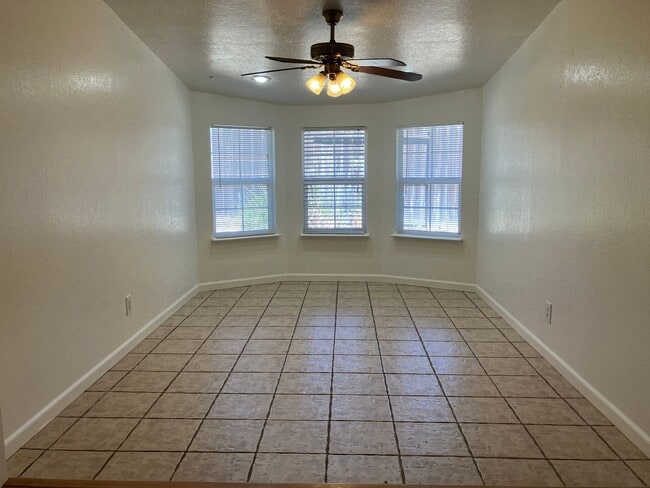 Building Photo - 1704 Ellison Dr
