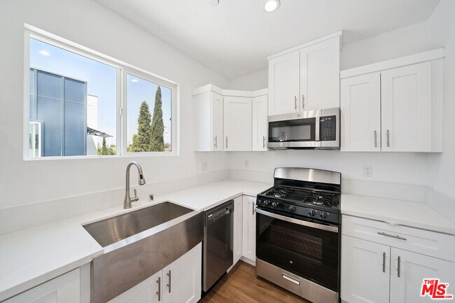 Foto del edificio - 6336 Beck Ave