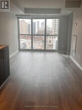 Building Photo - 400 Adelaide St E