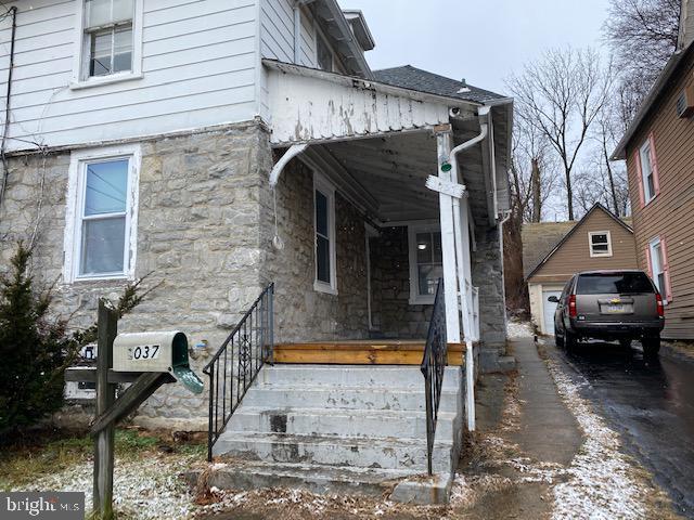 Primary Photo - 1037 Lancaster Ave