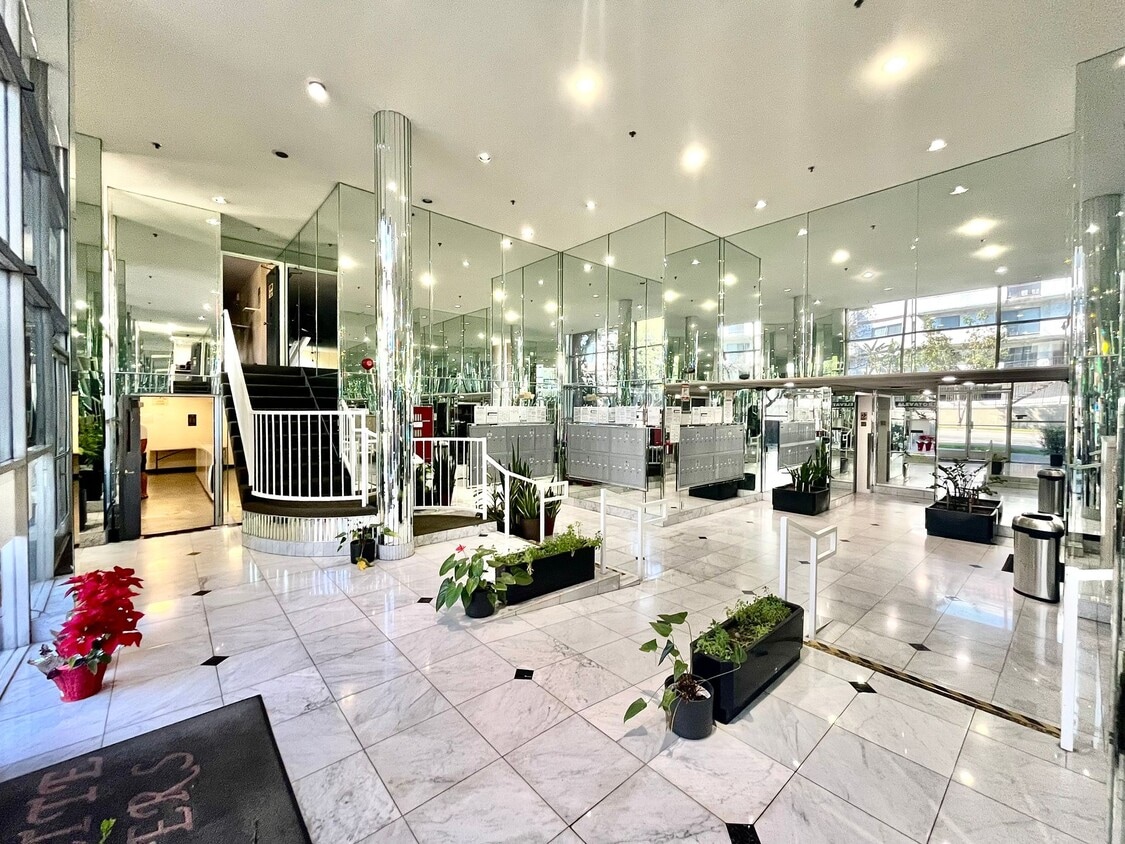 Foto del edificio - Perfectly situated 2 bedroom and 2 bathroom !