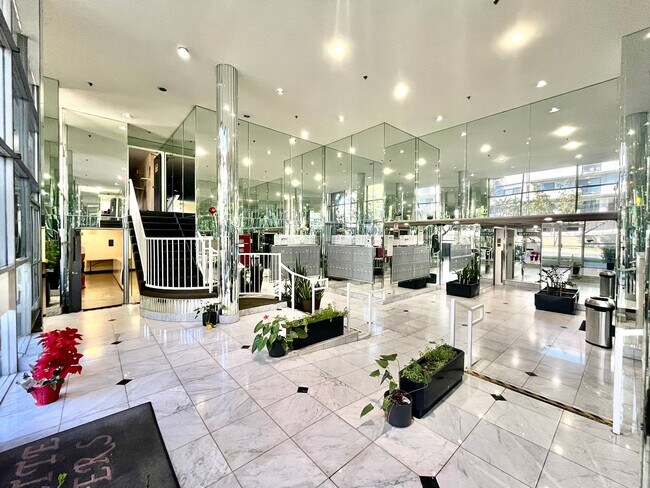 Foto del edificio - Perfectly situated 2 bedroom and 2 bathroom !