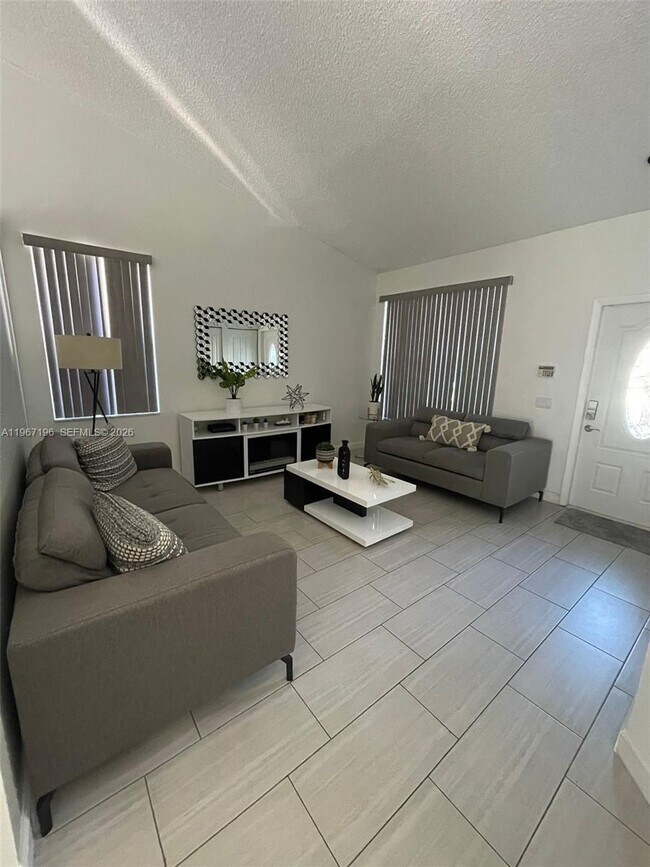 Foto del edificio - 755 Sand Creek Cir