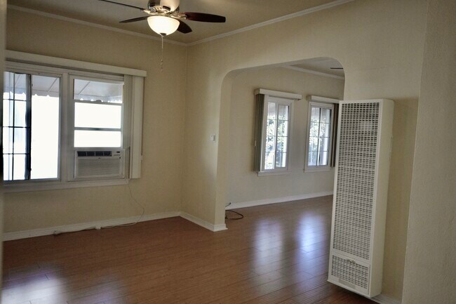 Living Room - 918 E Garfield Ave