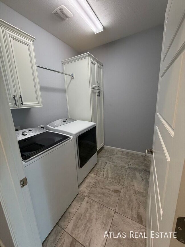 Building Photo - 16961 W Holly St