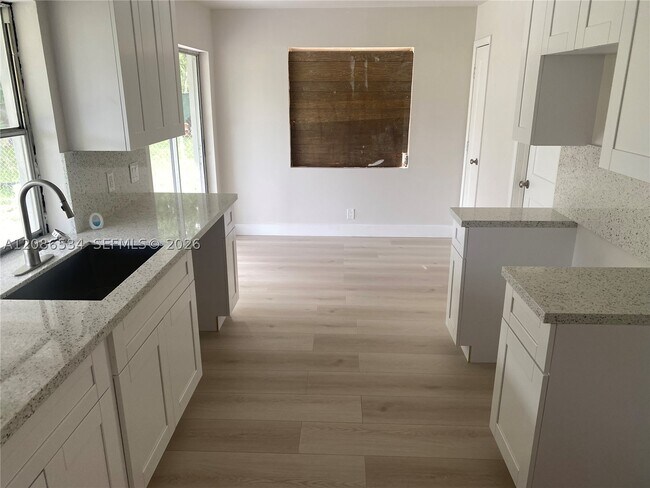 Foto del edificio - 5010 NW 22nd St