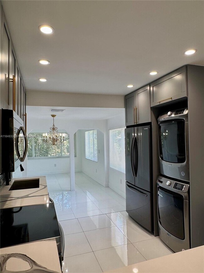 Foto del edificio - 766 NW 45th St