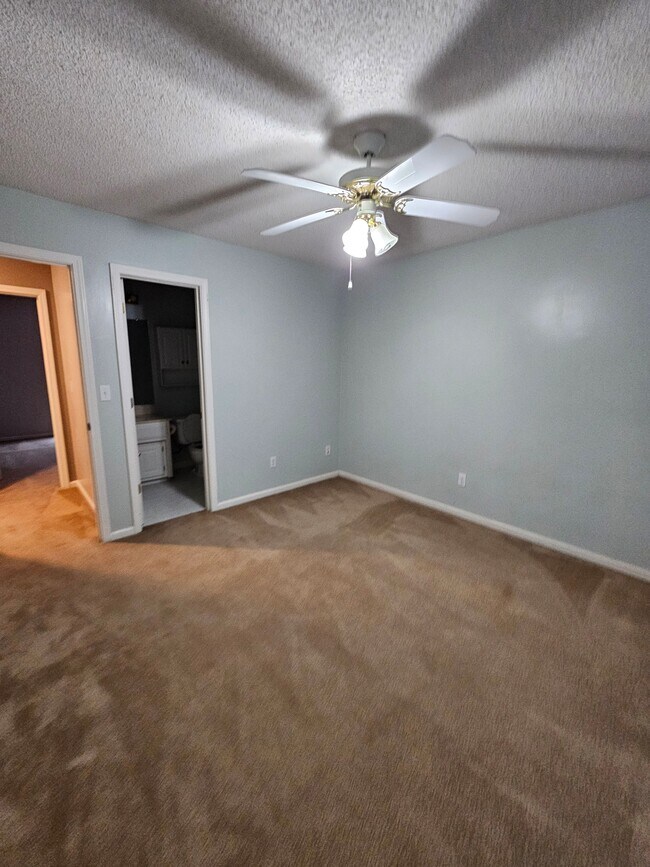 Foto del edificio - 14117 Parkhill Ln