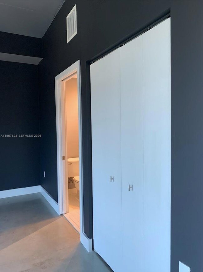 Building Photo - 10 SW South River Dr