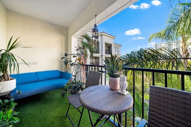 Foto del edificio - 17145 N Bay Rd