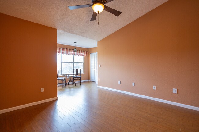 Foto del edificio - 1401 Village Blvd