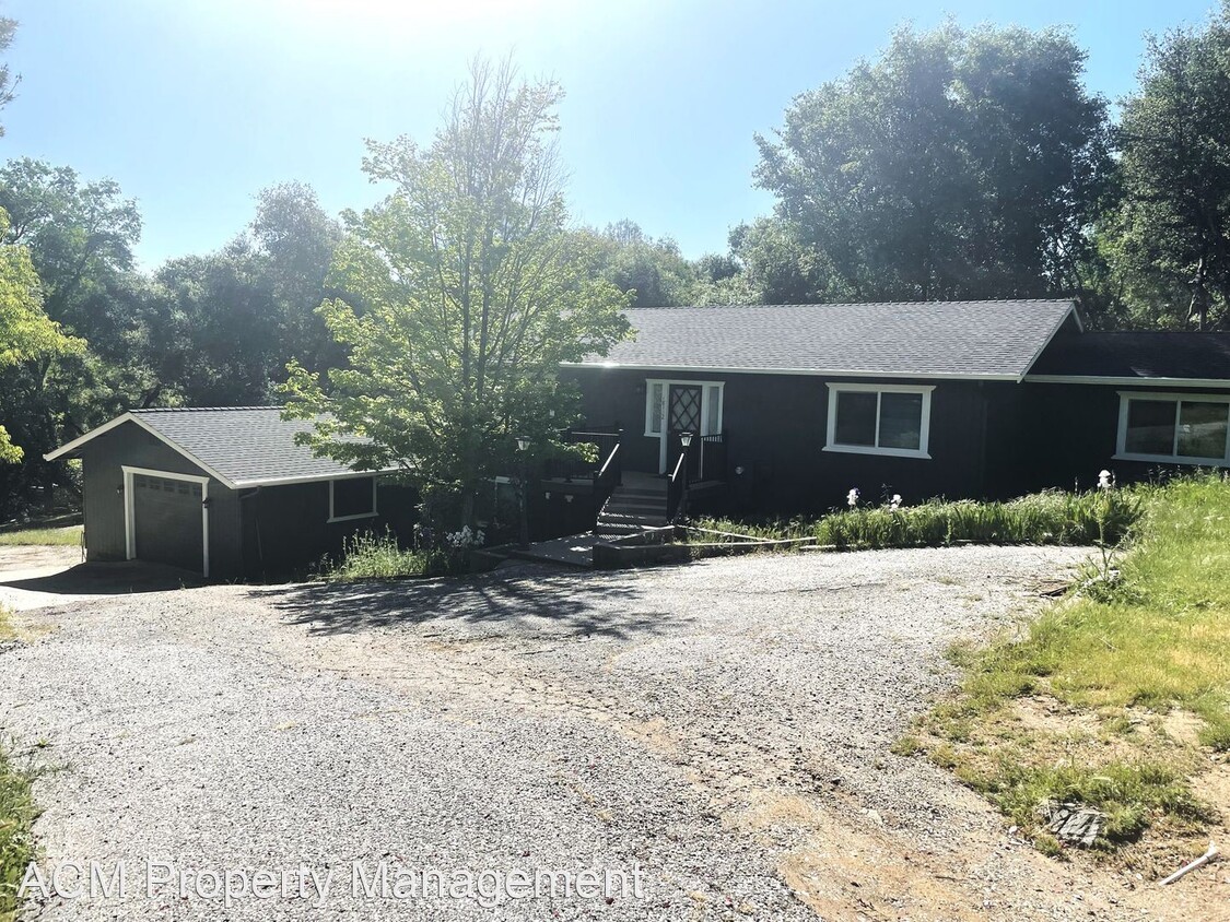 Primary Photo - 5 br, 2.5 bath House - 18132 Hummingbird D...