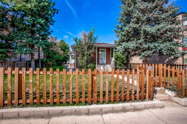 Building Photo - 1217 Yosemite St