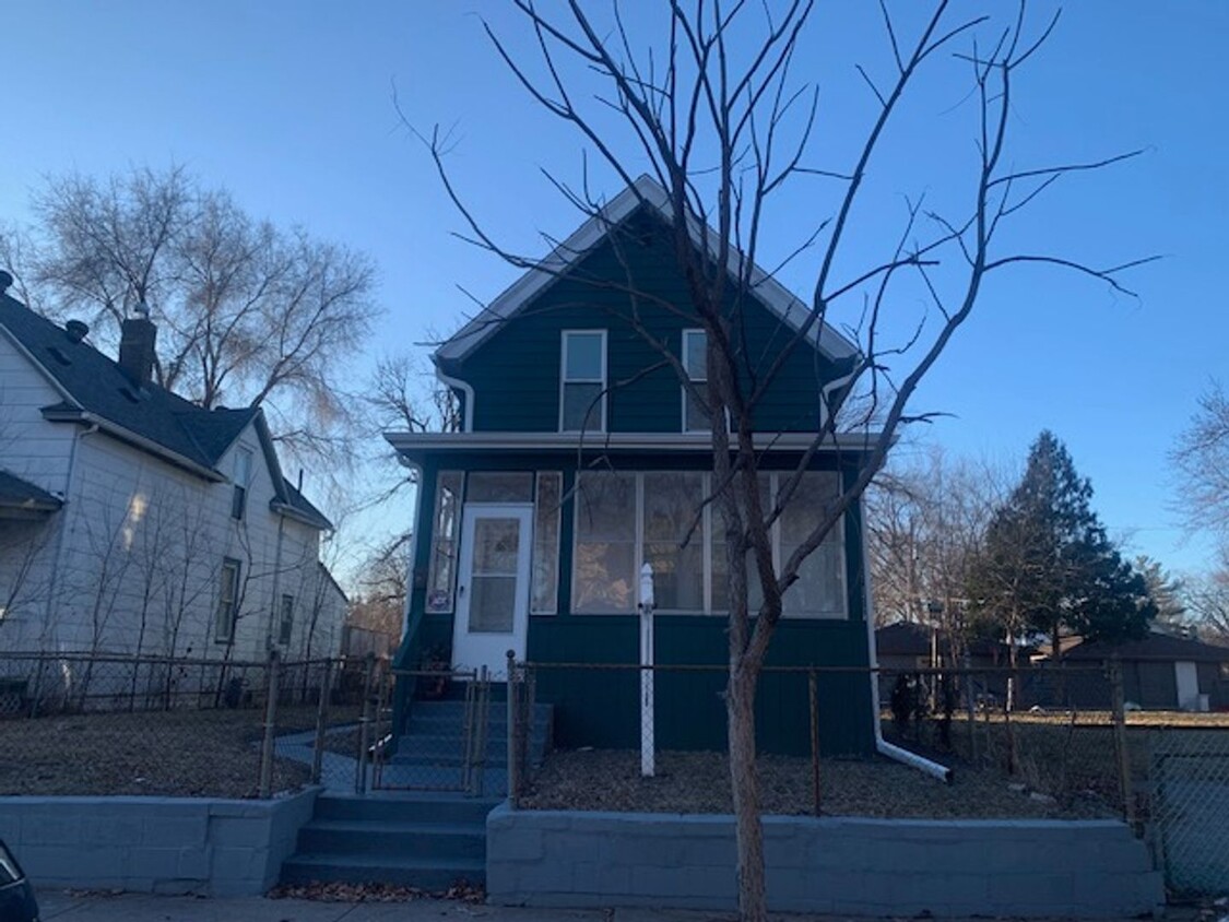 Foto principal - Totally Updated 3 BR/2 BA Single-Family Ho...