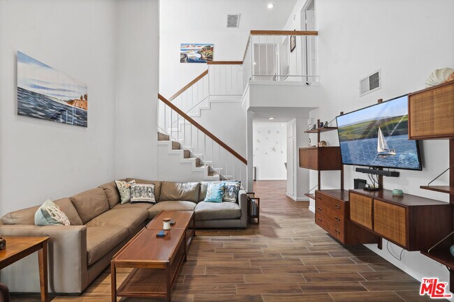 Foto del edificio - 6505 Dume Dr