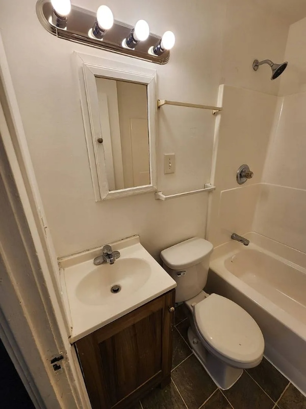 Building Photo - 5161 Greenhurst Dr