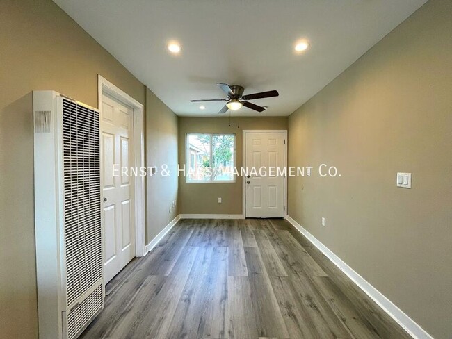 Building Photo - 2 Bed, 2 Bath Cozy Apartment with All the ...