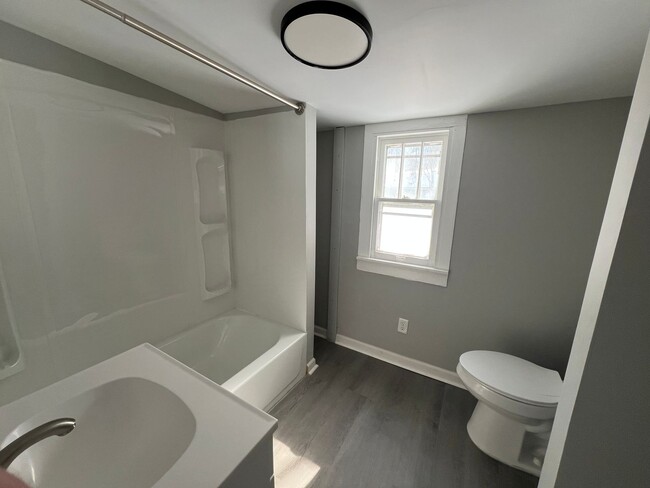 Foto del edificio - 216 W Dolman St