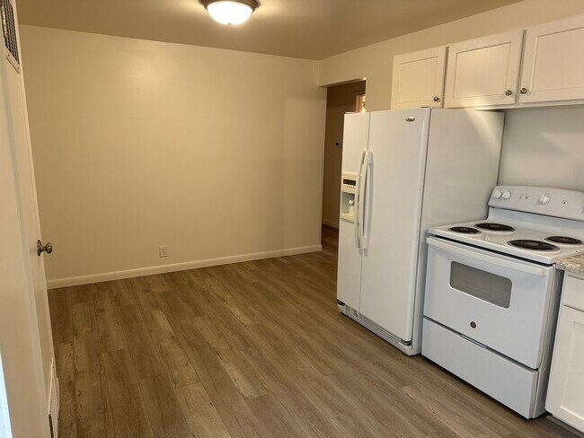 Cocina - 3751 S Redmaple Rd