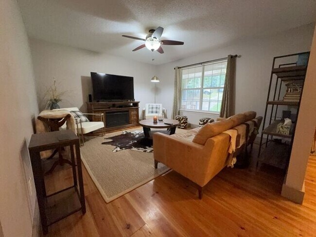 Foto del edificio - 184 Winding Creek Way