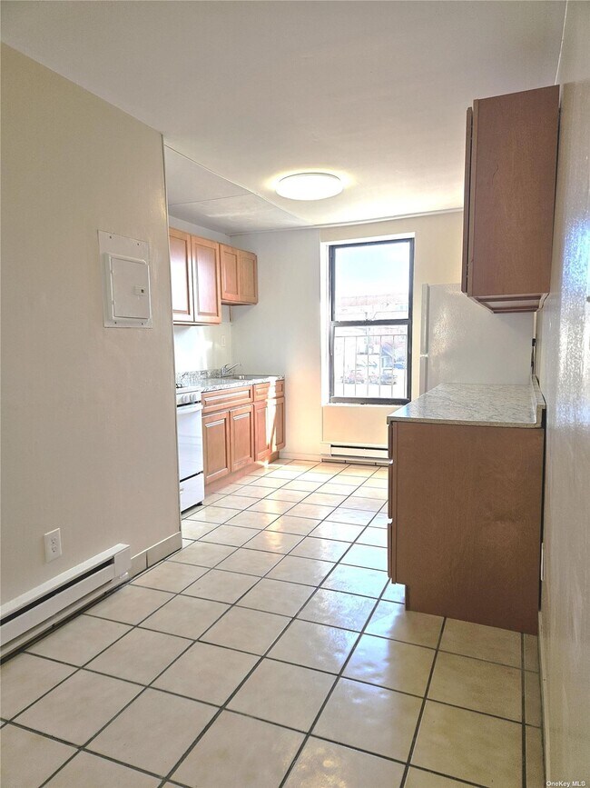 Foto del edificio - 210 Sunrise Hwy