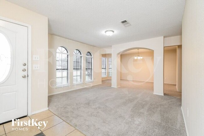 Foto del edificio - 905 Shady Brook Lane
