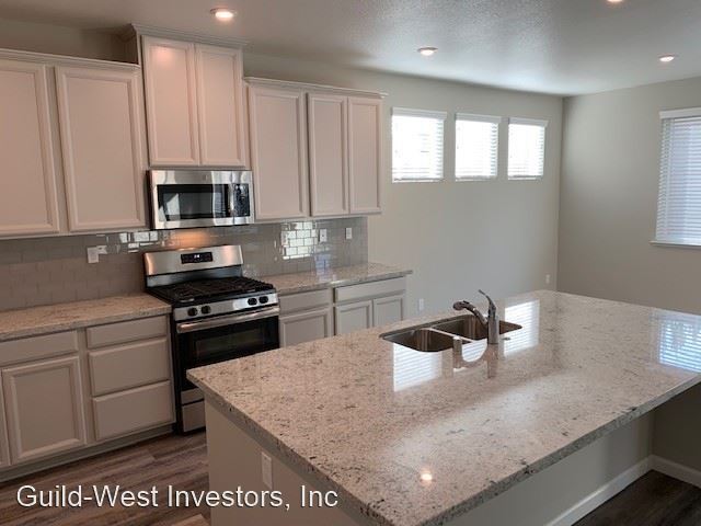 Foto del edificio - 4233 Silver Lupine Ln