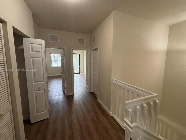 Foto del edificio - 10445 NW 61 Ln.