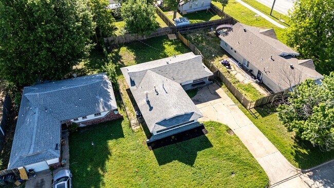 Building Photo - 4 Bedroom Rent to Own Home Available!