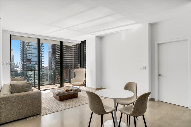 Foto del edificio - 88 SW 7th St