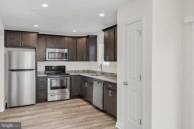 Building Photo - 427 Valor Way