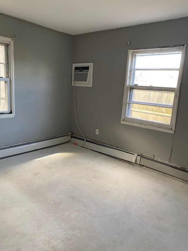 28 Potter Ln, Levittown, NY 11756 House Rental in Levittown, NY