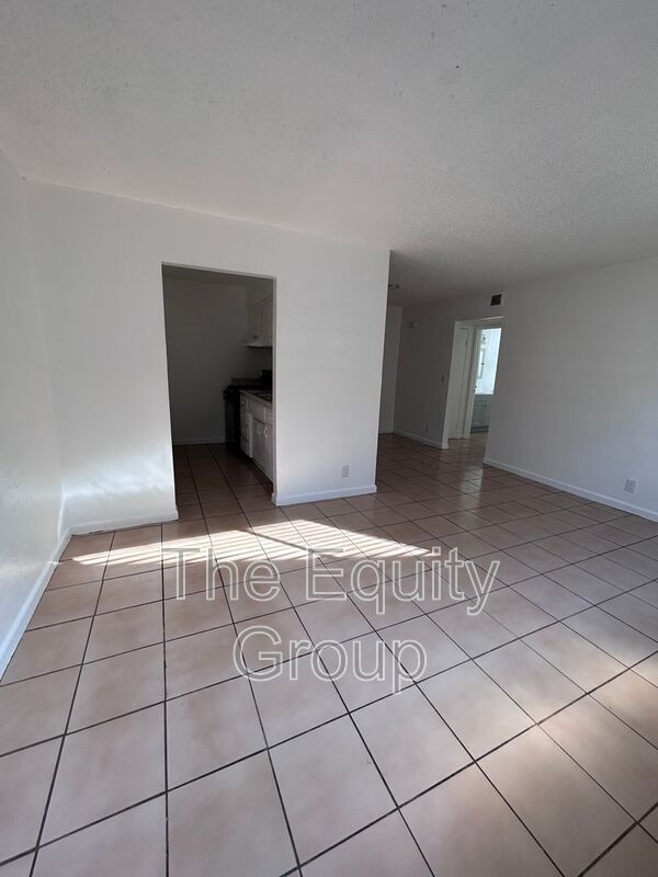 Building Photo - 116 W Murray Ave