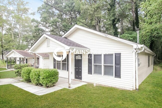 Foto del edificio - 4 Bedroom Pet-Friendly Home in FAIRBURN, G...