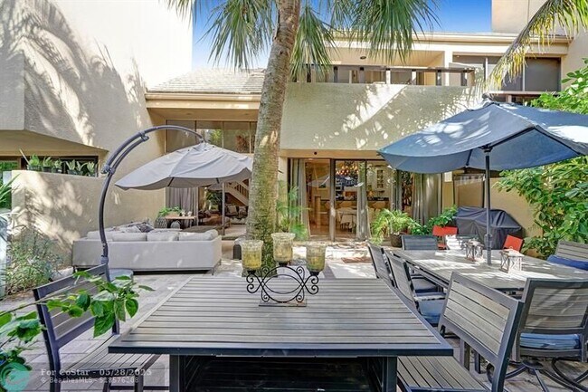 Foto del edificio - 702 St Albans Dr