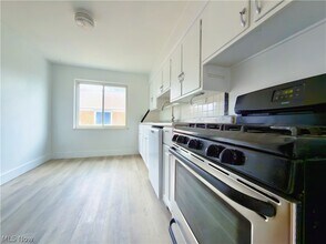 Building Photo - 14330 Lakewood Heights Blvd