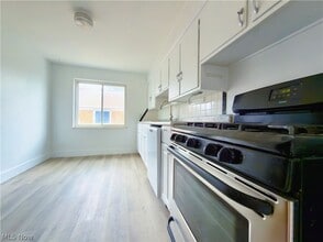 Building Photo - 14330 Lakewood Heights Blvd