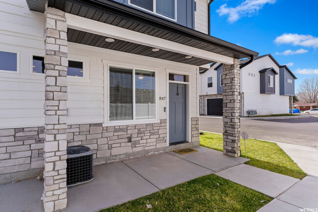 Building Photo - 848 E 250 N