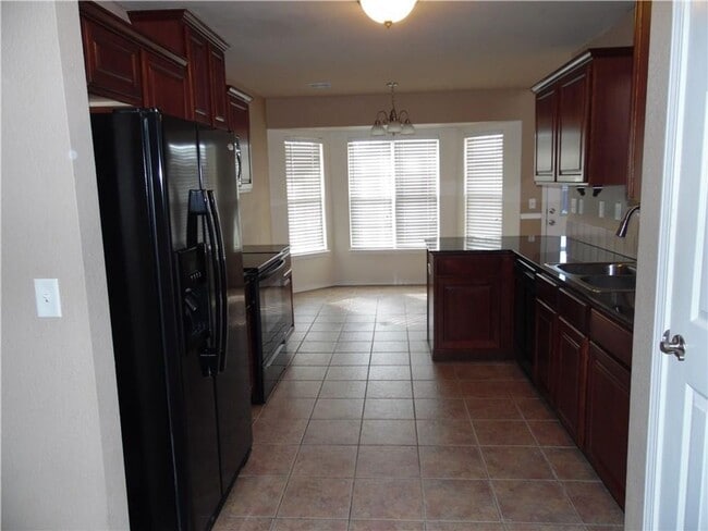 Building Photo - Great Location! 3 Bedroom 2 Bath