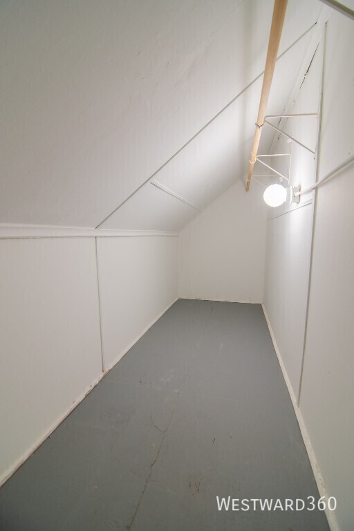 Foto del edificio - Gut rehabbed attic 1bedroom available Apri...