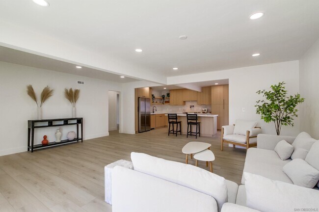 Foto del edificio - 4937 Curry Dr