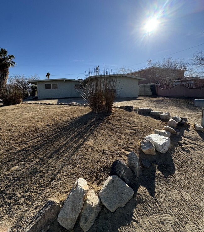 Building Photo - 5958 El Reposo St