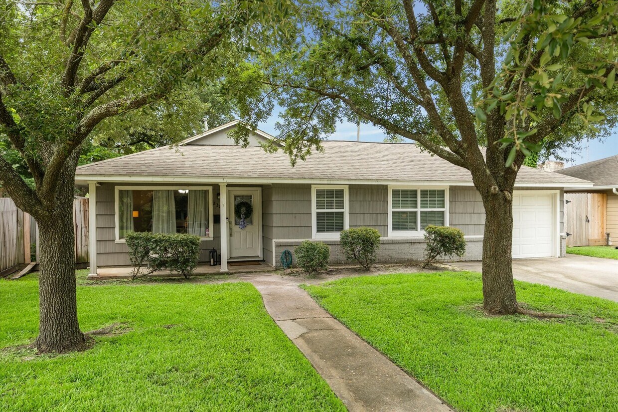 Primary Photo - 2327 Saxon Dr